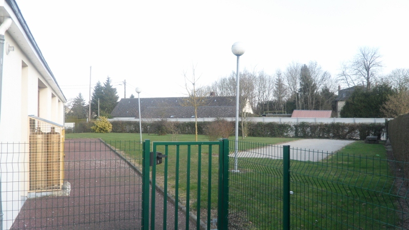 L'espace vert et son terrain de boules
